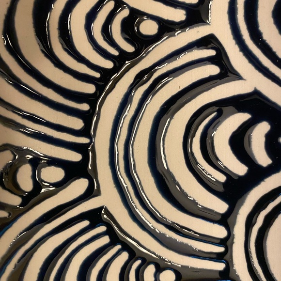 Short Stories Ceramic Tray in black & white - Picture 3 of 5